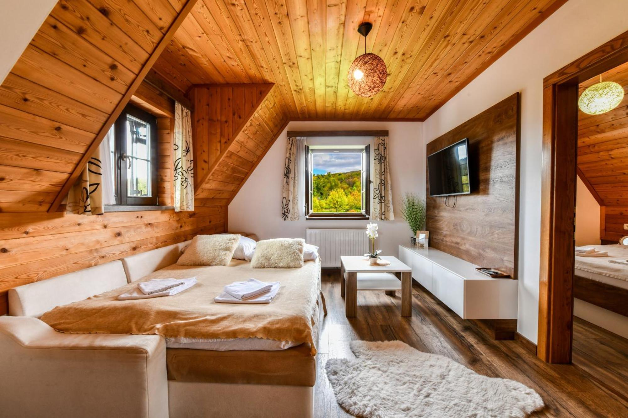 House Flora Hotel Rastovača Екстериор снимка