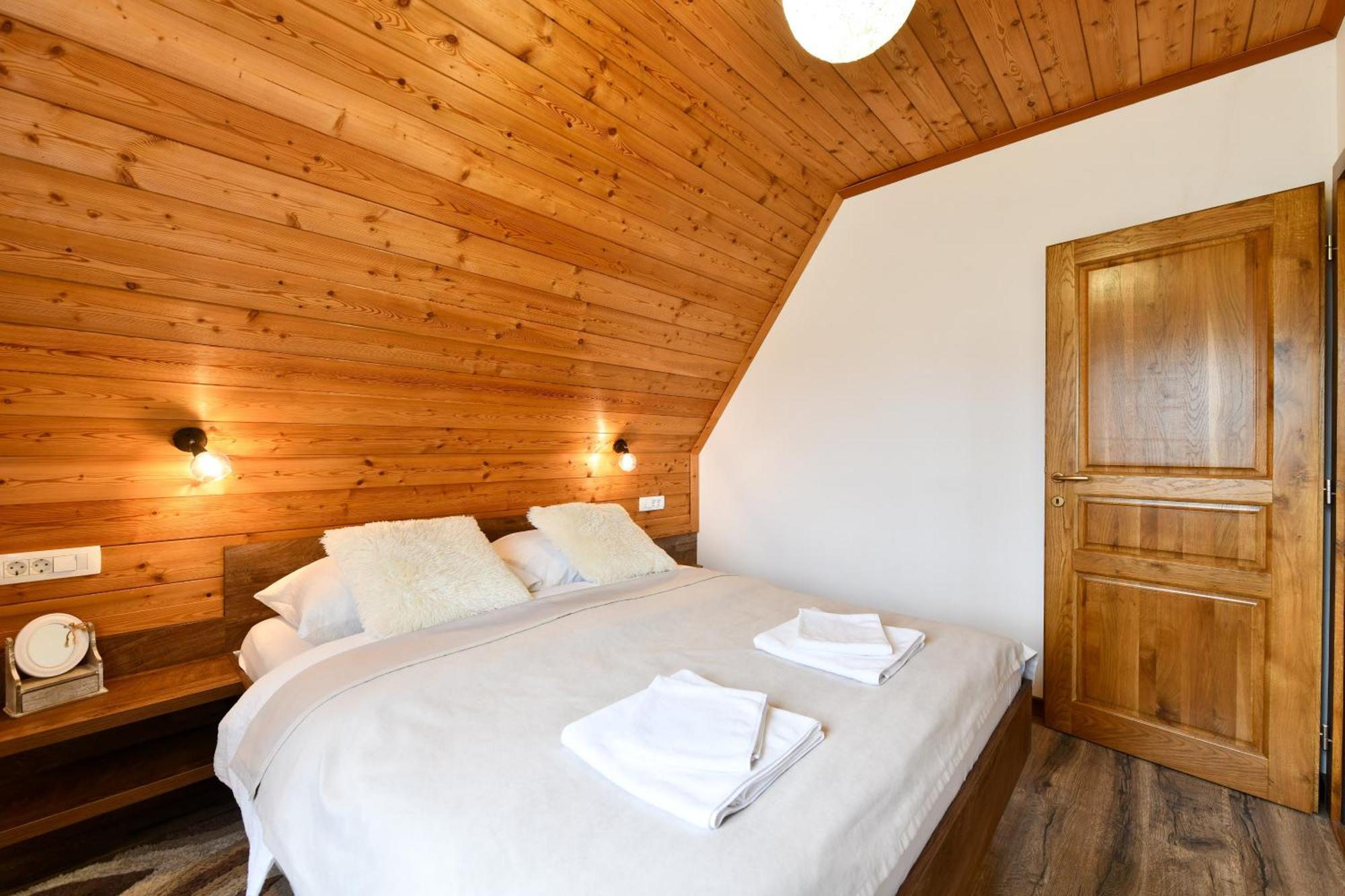 House Flora Hotel Rastovača Екстериор снимка