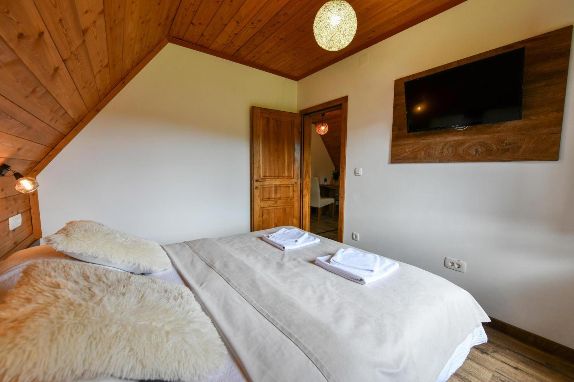 House Flora Hotel Rastovača Екстериор снимка