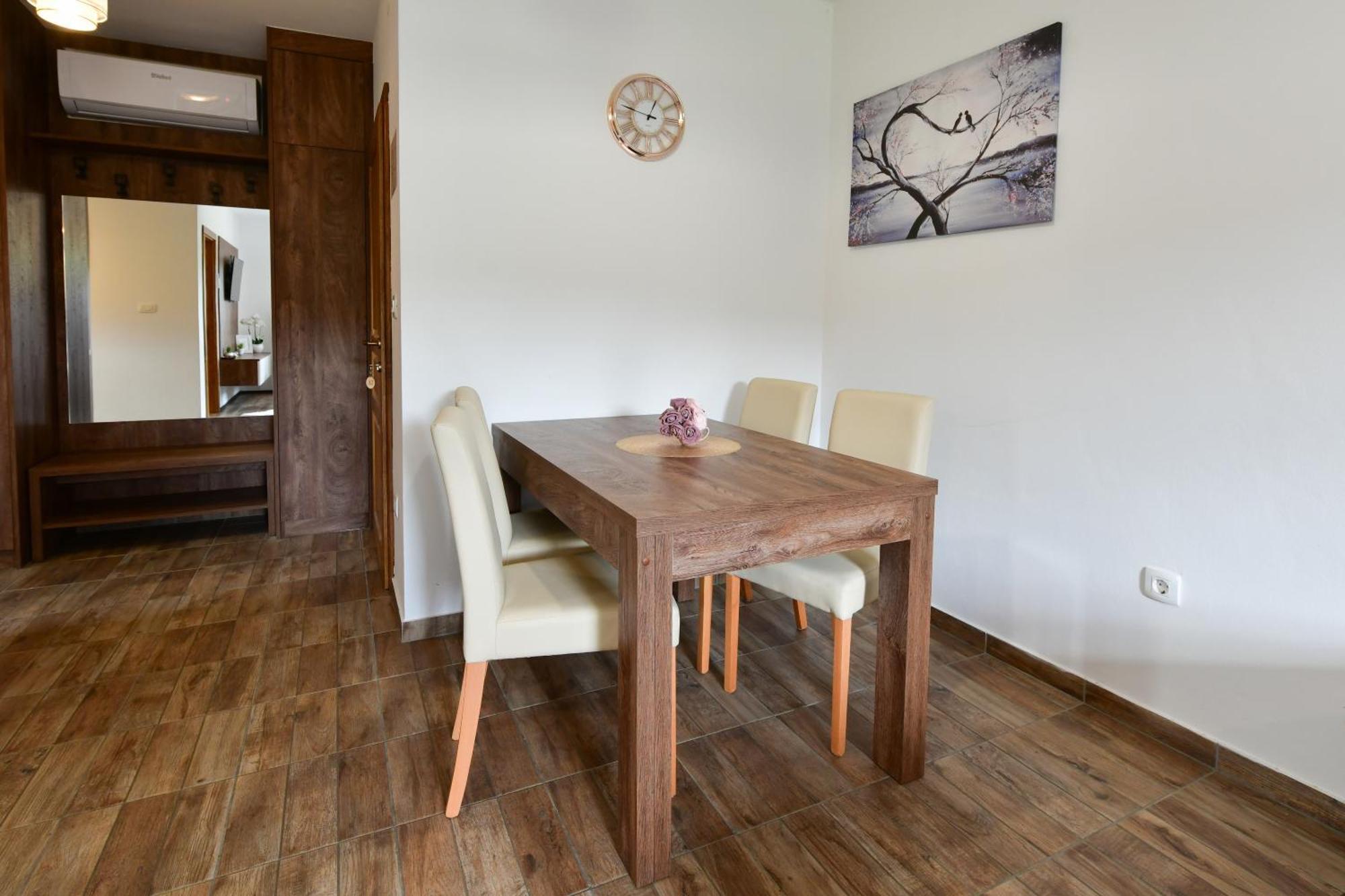 House Flora Hotel Rastovača Екстериор снимка