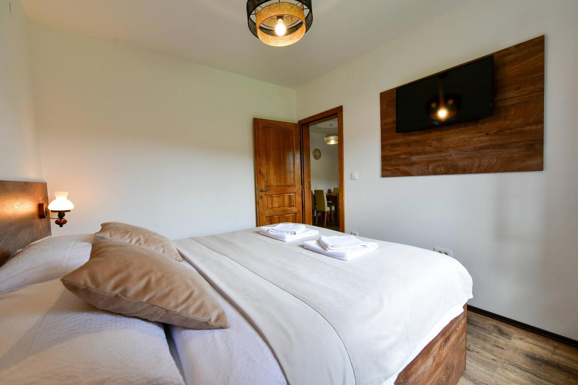 House Flora Hotel Rastovača Екстериор снимка