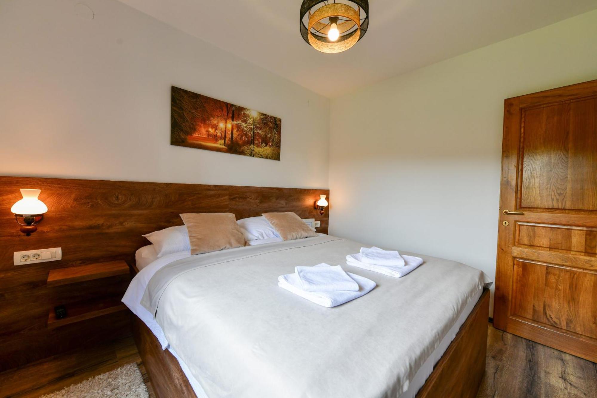 House Flora Hotel Rastovača Екстериор снимка