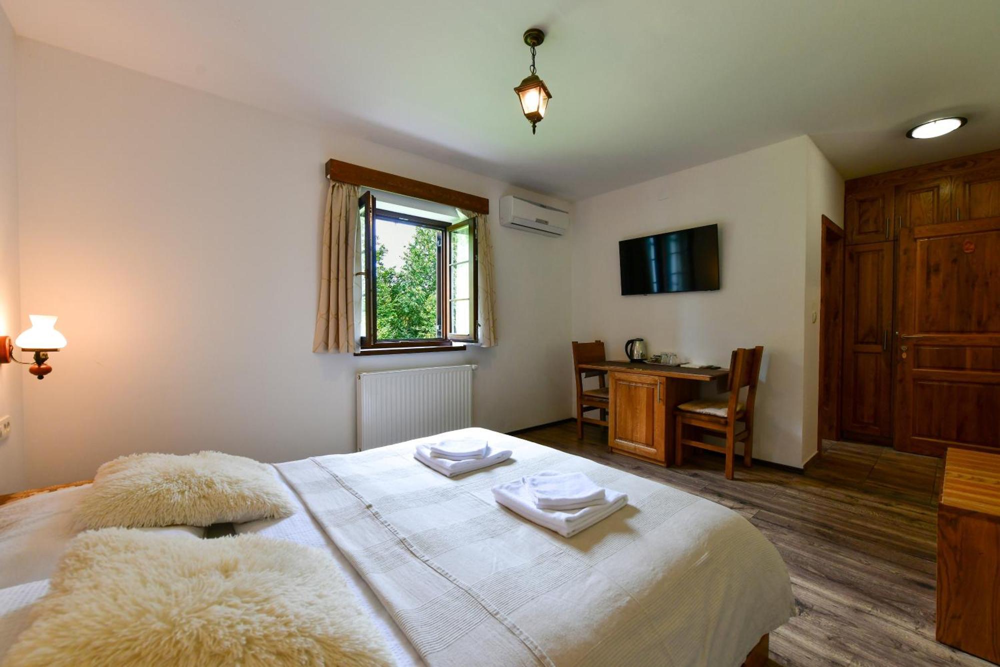 House Flora Hotel Rastovača Екстериор снимка