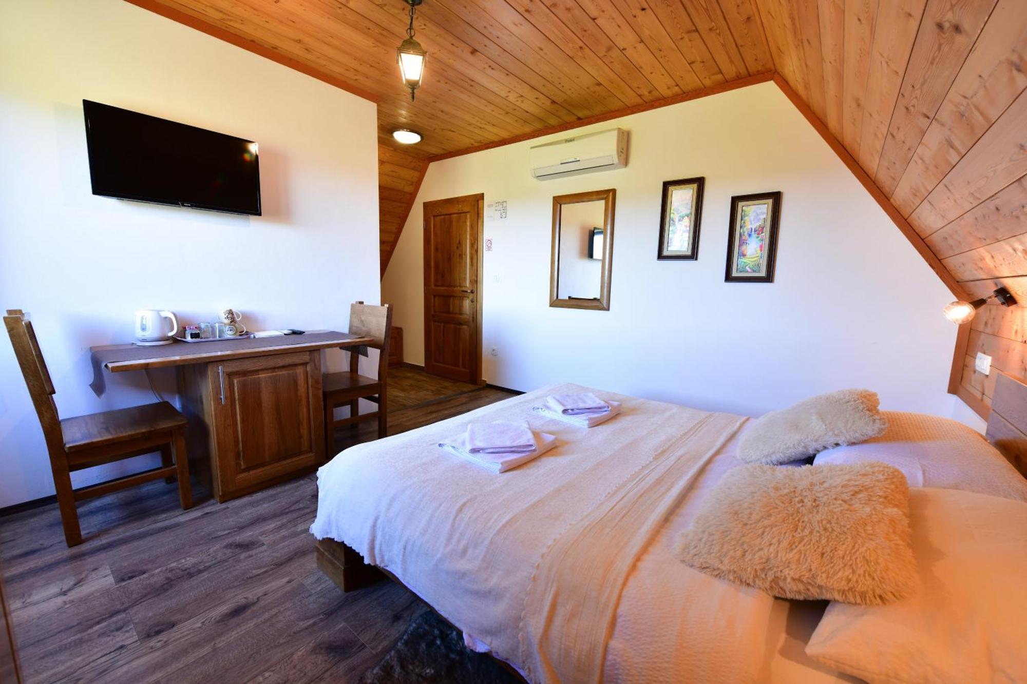 House Flora Hotel Rastovača Екстериор снимка