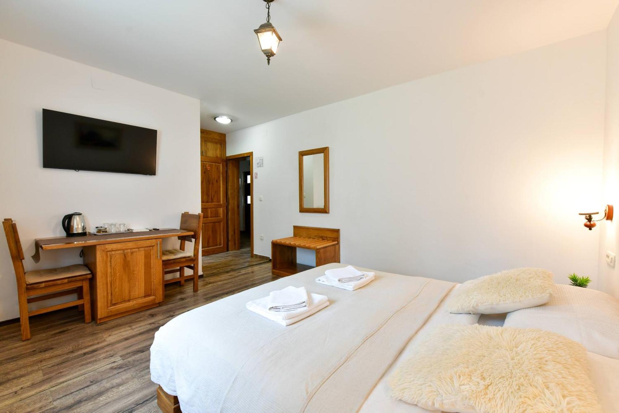 House Flora Hotel Rastovača Екстериор снимка