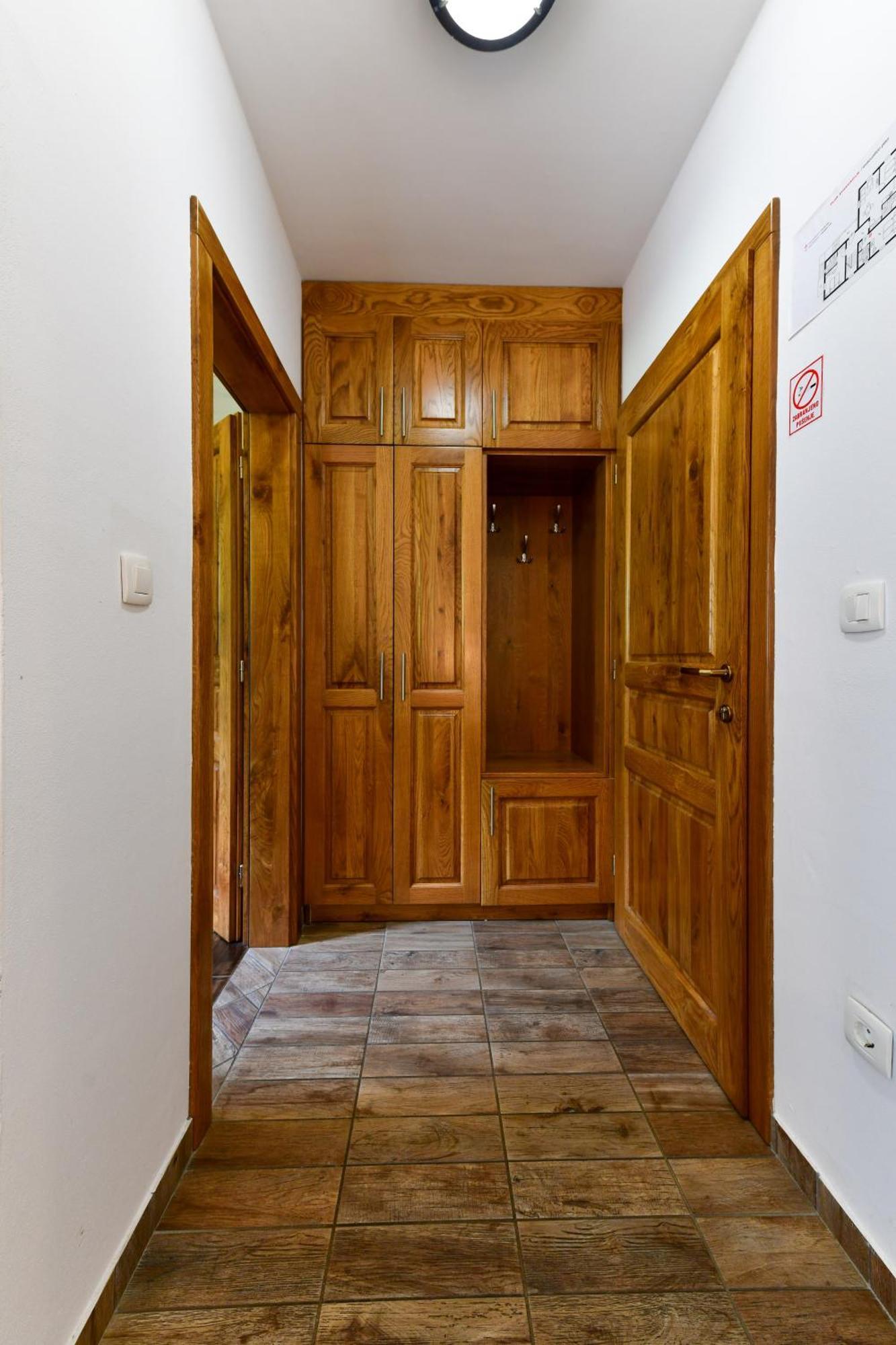 House Flora Hotel Rastovača Екстериор снимка