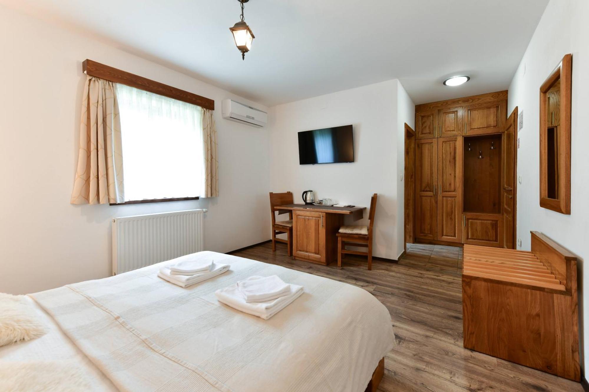 House Flora Hotel Rastovača Екстериор снимка